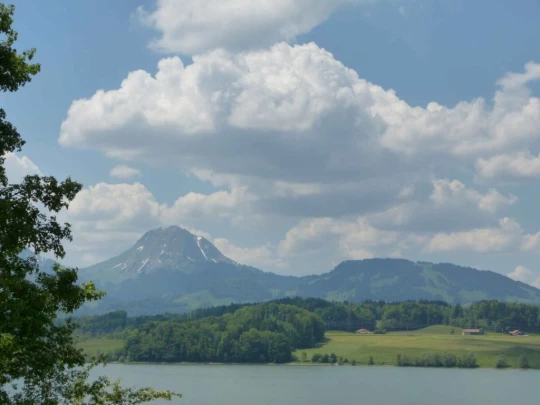 Corbières bord du lac de Gruyères Botterens Broc-Fabrique