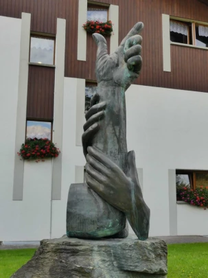 lens-christ-roi-corin-sierre-104