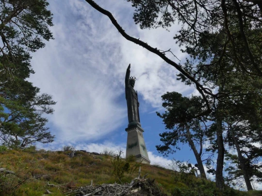 lens-christ-roi-corin-sierre-123