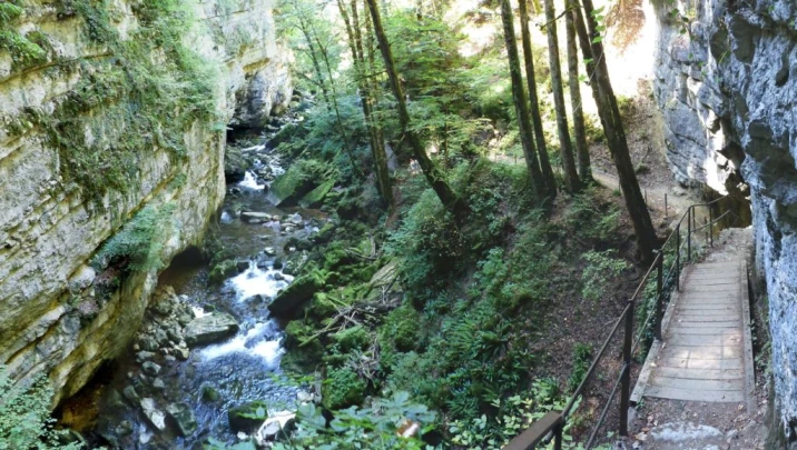 Noiraigue, gorges de l'Areuse, Champ-du-Moulin, restaurant de la Truite, Boudry
