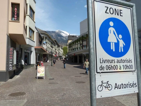 Sion Valais château de Valère château de Tourbillon chapelle de Tous-les-Saints