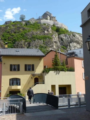 Sion Valais château de Valère château de Tourbillon chapelle de Tous-les-Saints