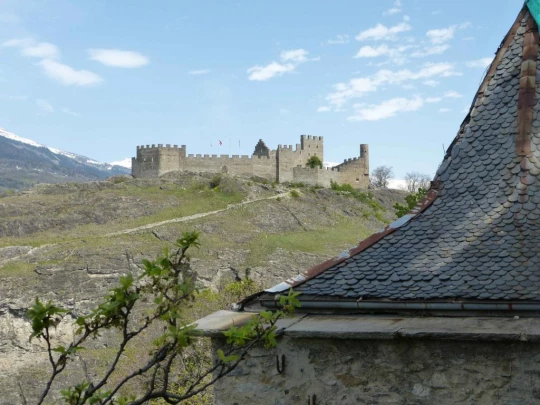 Sion Valais château de Valère château de Tourbillon chapelle de Tous-les-Saints