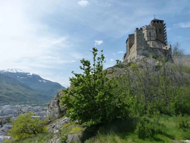 Sion Valais château de Valère château de Tourbillon chapelle de Tous-les-Saints