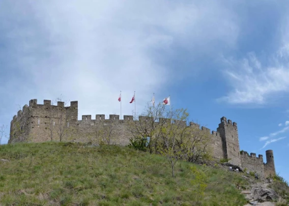 Sion Valais château de Valère château de Tourbillon chapelle de Tous-les-Saints