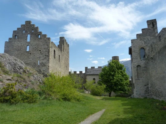 Sion Valais château de Valère château de Tourbillon chapelle de Tous-les-Saints