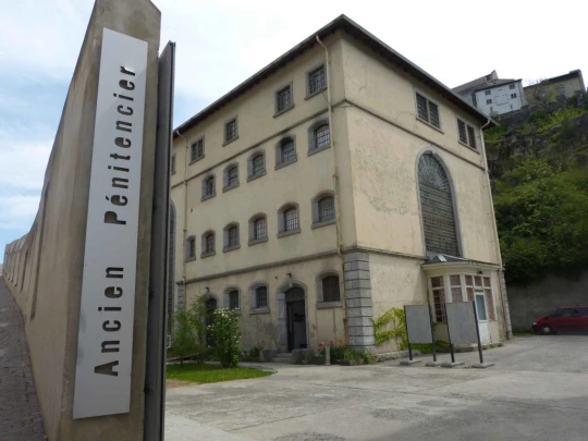 Sion Valais château de Valère château de Tourbillon chapelle de Tous-les-Saints