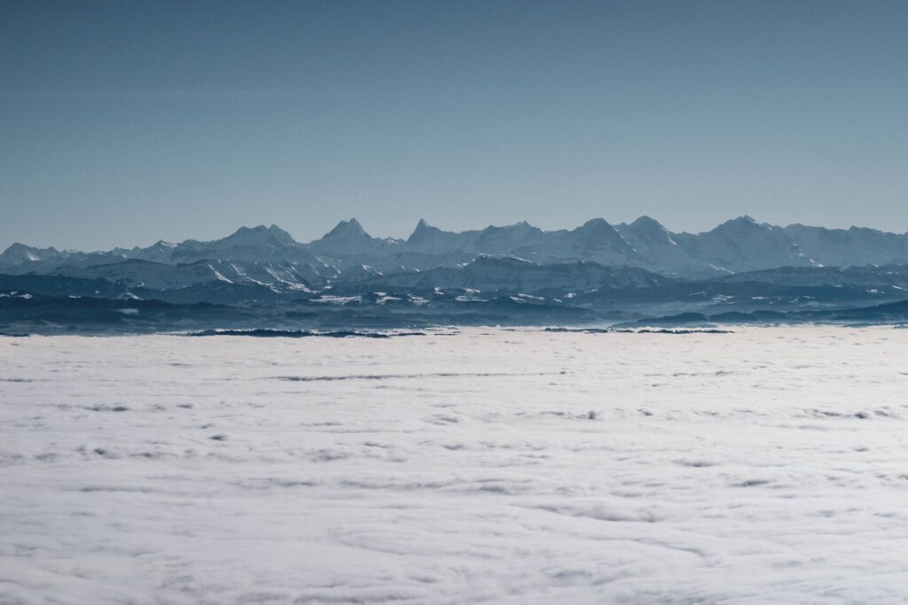 Coté sud ! Et bam ! Wetterhorn, Schreckhorn, Finsteraarhorn, Eiger, Mönch, Jungfrau.